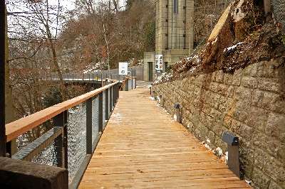 Schloss Laufen am Rheinfall, Verbindungssteg SBB